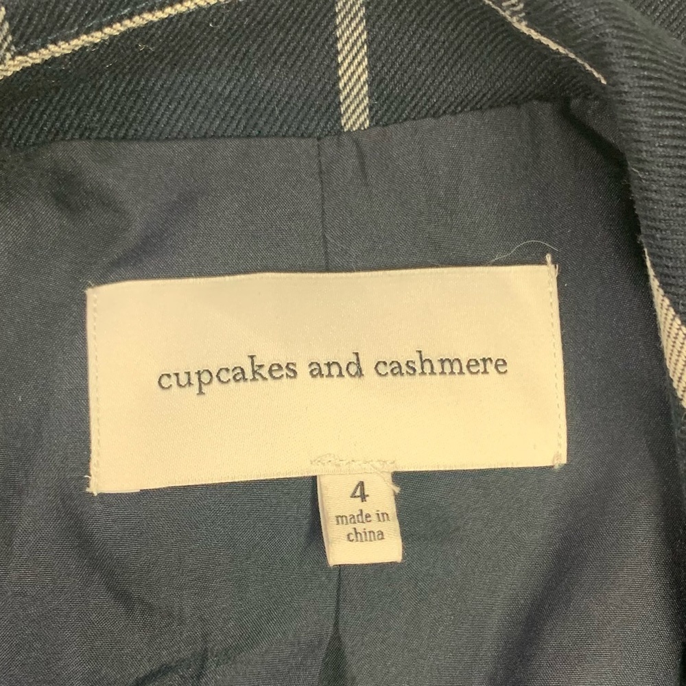 Cupcakes & Cashmere Connor Blazer 4 - Picture 10 of 10
